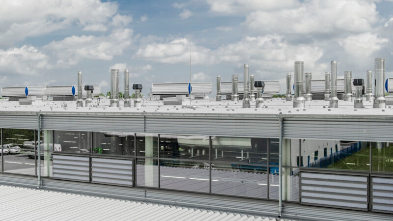Fırın Moss | Aachen • Geçerli sanayi politikasına uygun düz çatı uygulaması, duman tahliyesi DIN 18232-2 uyarınca. Düz çatı uygulamalarının çeşitliliği üretim tekniğinden kaynaklanmaktadır.