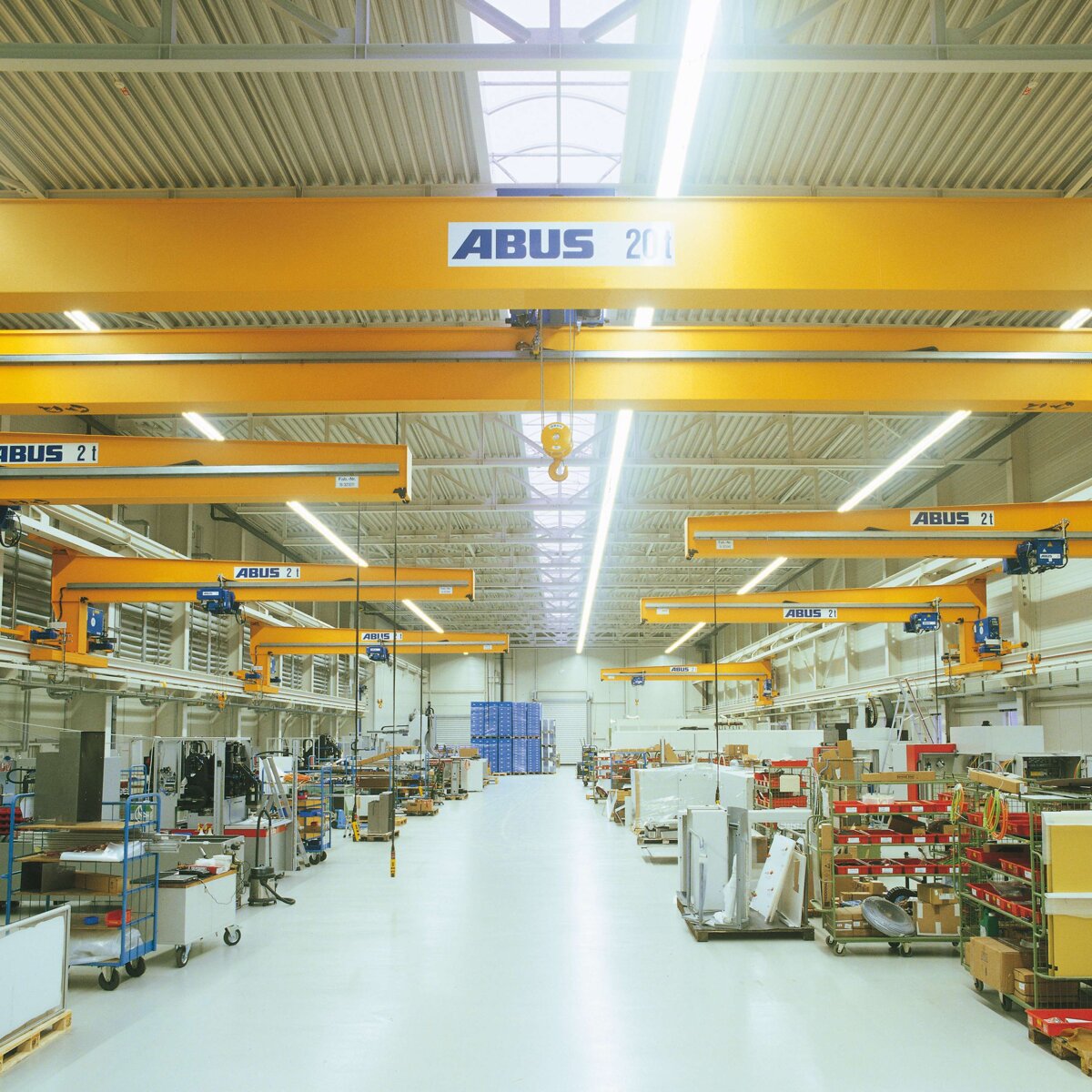 exeron GmbH | Oberndorf • Gleichmäßige Ausleuchtung der Produktionshallen unter Einhaltung der Brandschutzvorgaben beim Neubau einer Industriehalle.