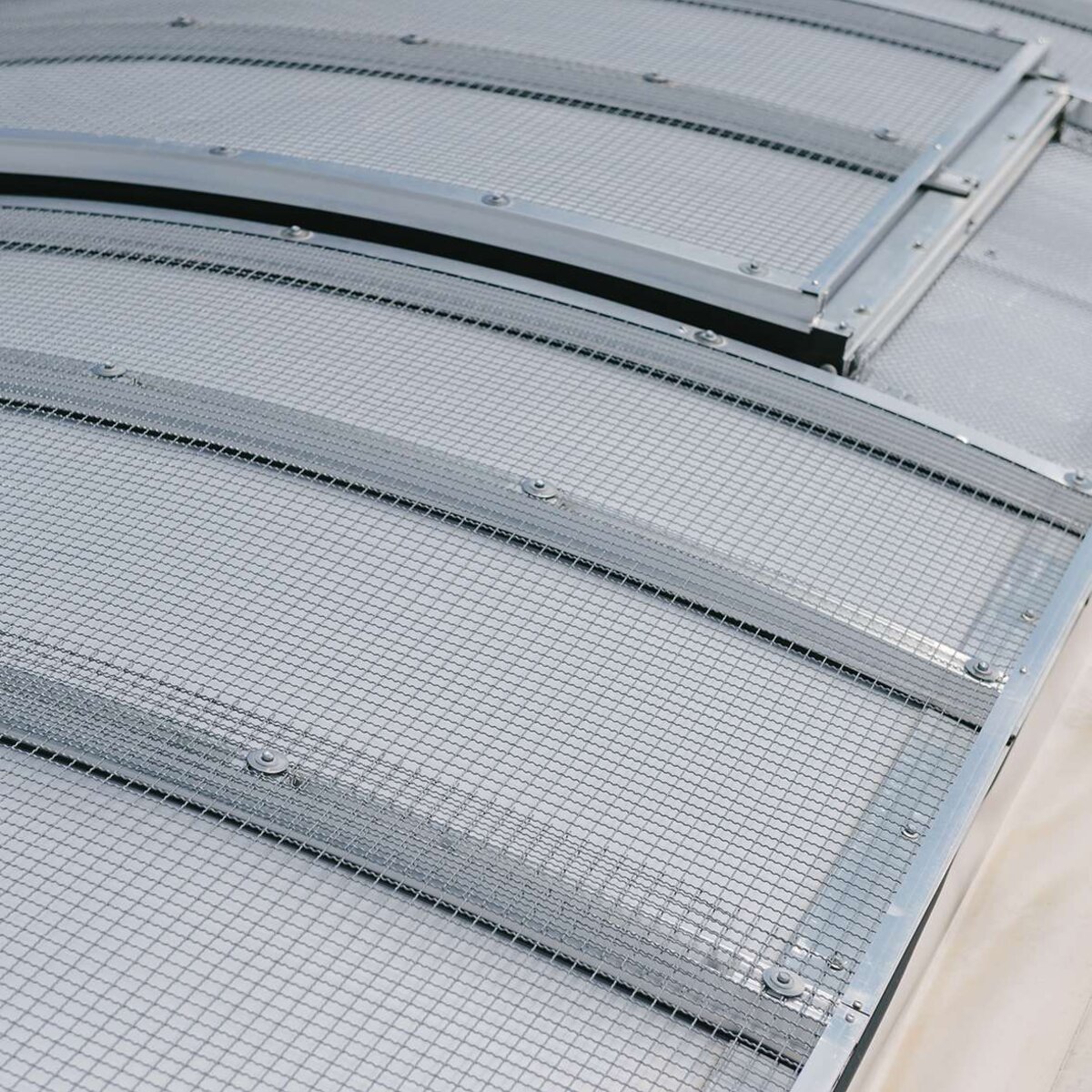 HECO-Schrauben GmbH & Co. KG (Screw manufacturer) | Schramberg • Topline ELS 1.8 continuous rooflight, 4 continuous rooflights 15 m x 2.50 m, hail protection wave grid WG, 4 multi-purpose ventilators, 8 SHEV flaps and 22 PC SHEV rooflights.